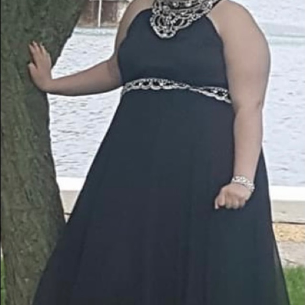 Beautiful plus size formal gown - Picture 5 of 5